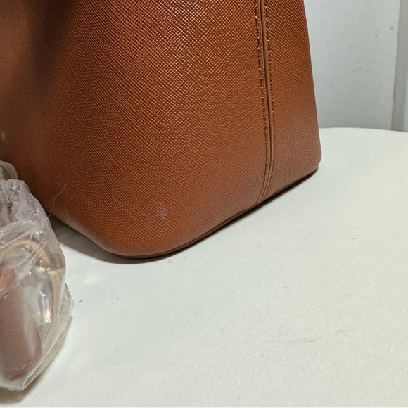 Forever21 Bucket like cross body bag - Picture 5 of 9